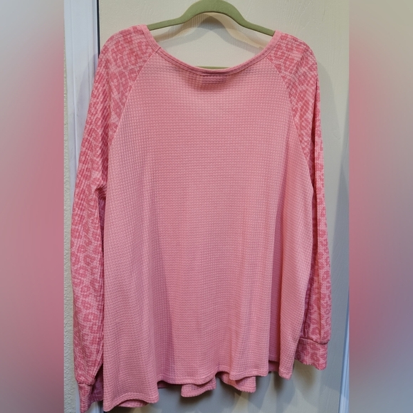 Pink V-Neck Long Sleeve Top - Picture 3 of 4